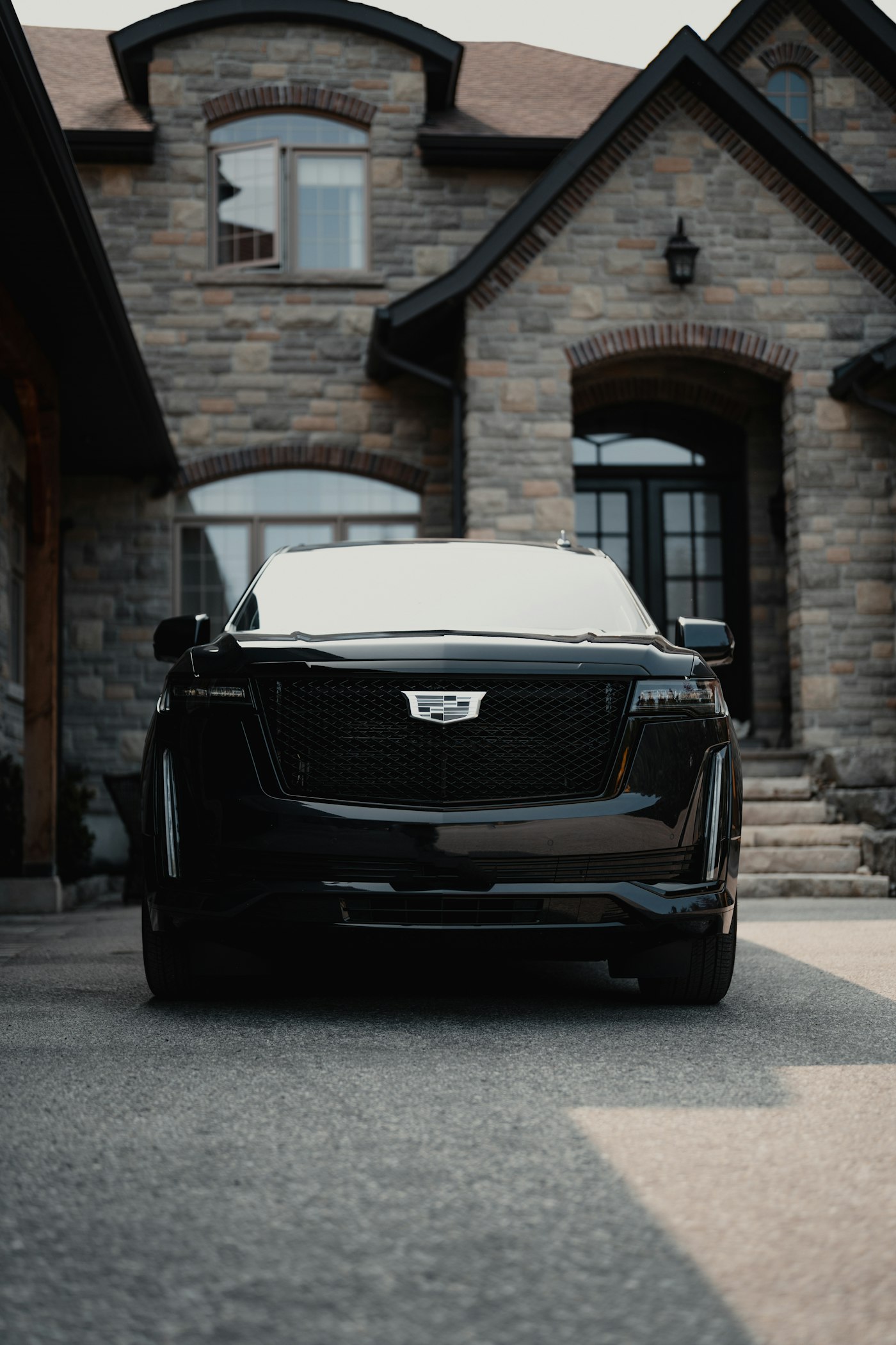 Black executive SUV at the entrance of an estate for a special event